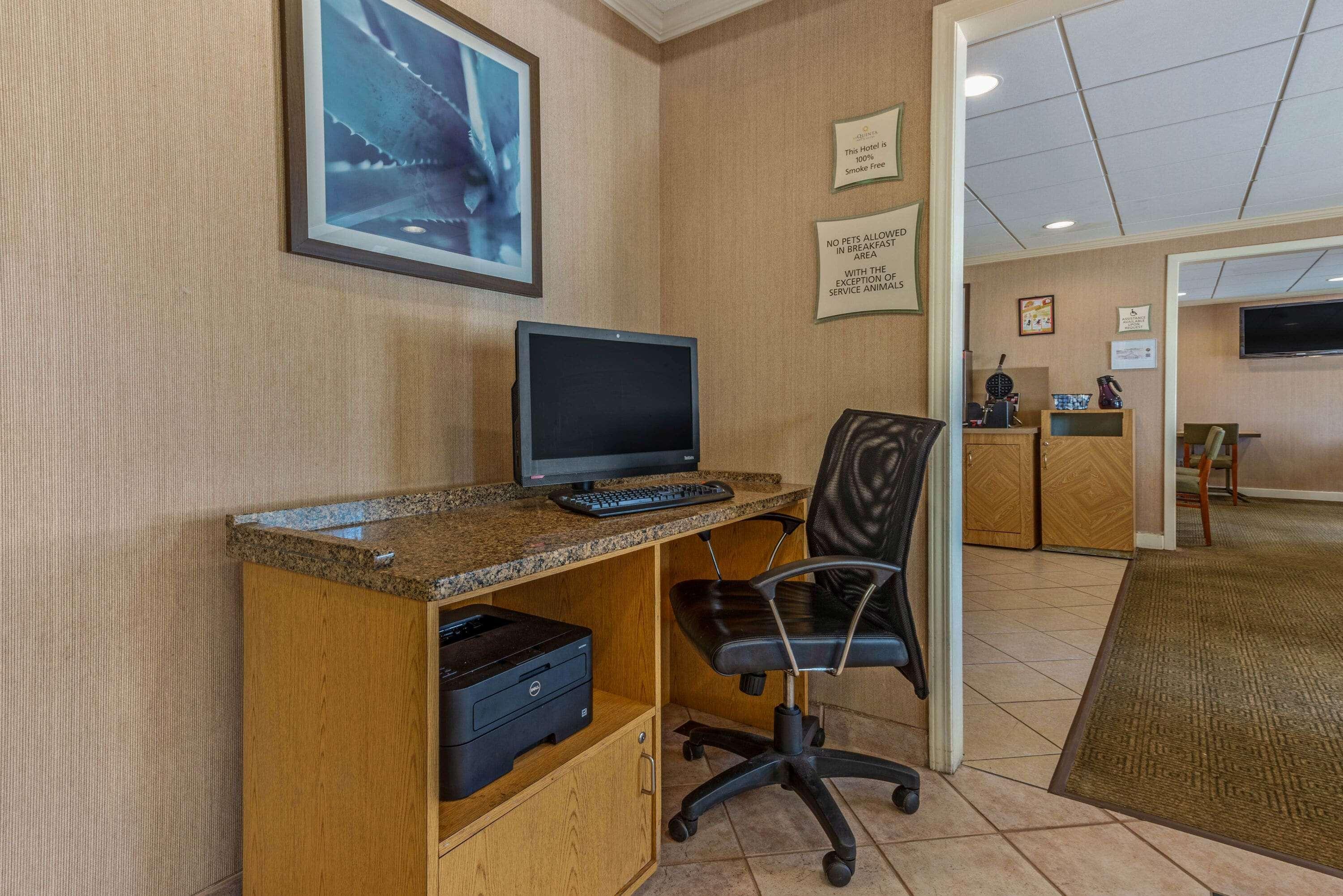 La Quinta By Wyndham Tampa Brandon West Hotel Exterior photo