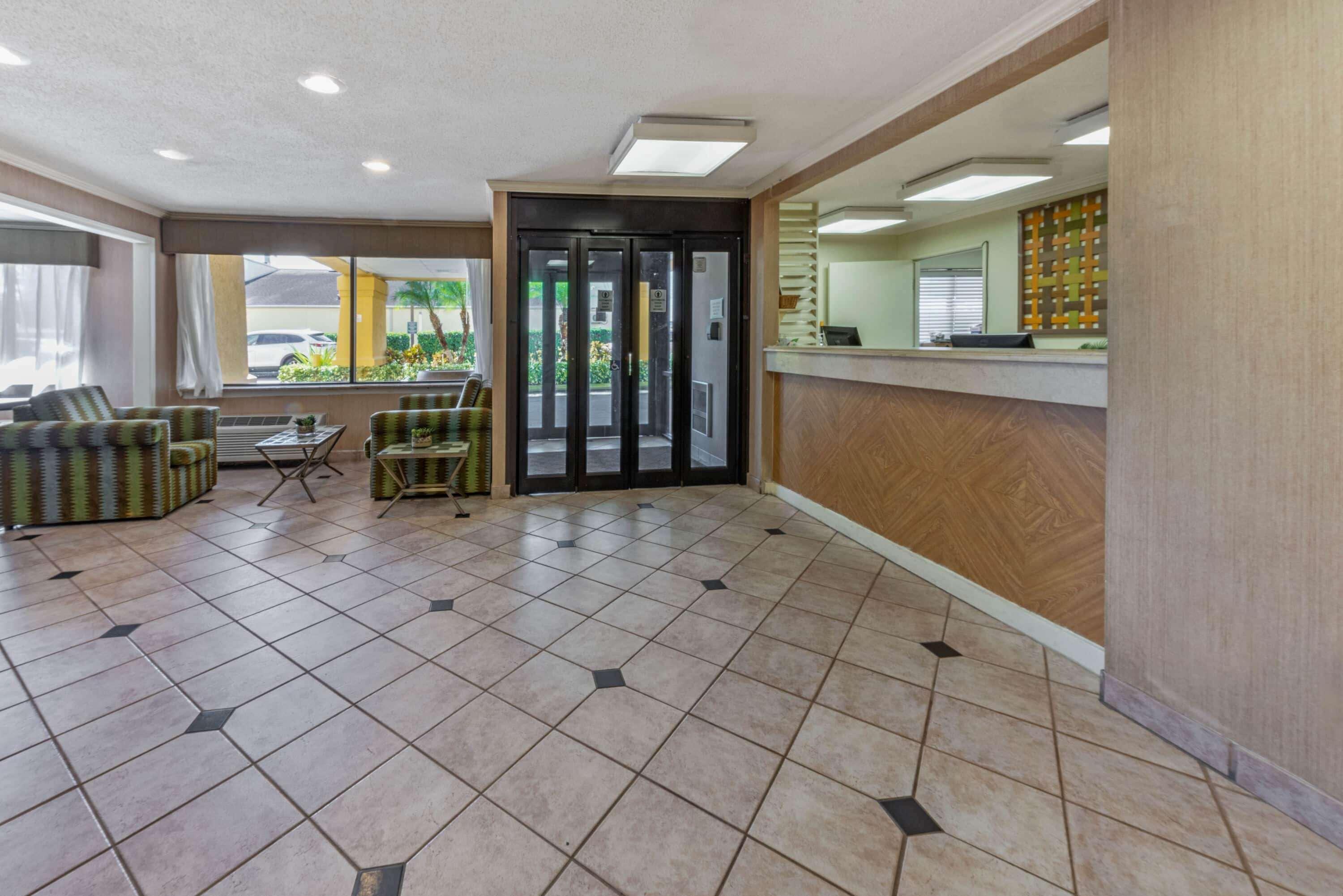 La Quinta By Wyndham Tampa Brandon West Hotel Exterior photo
