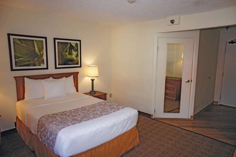 La Quinta By Wyndham Tampa Brandon West Hotel Exterior photo