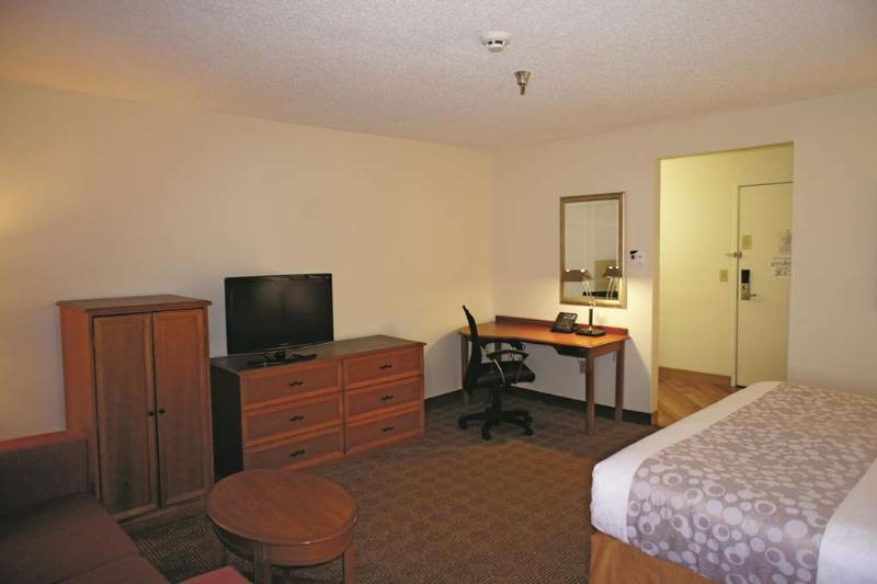 La Quinta By Wyndham Tampa Brandon West Hotel Exterior photo